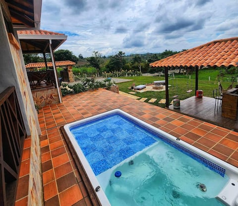 Nature & Luxury: Yoga, Jacuzzi, Privacy & BBQ