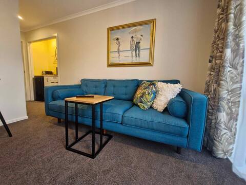 Top Airbnb: "The Hylton" at the Lakes! in Tauranga City