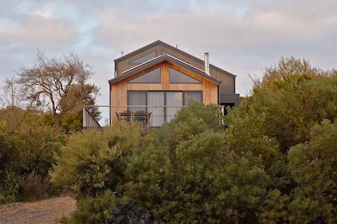 Prom & Ocean Views - 300m to beach