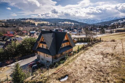 Picturesque mountain chalet with 4 bedrooms