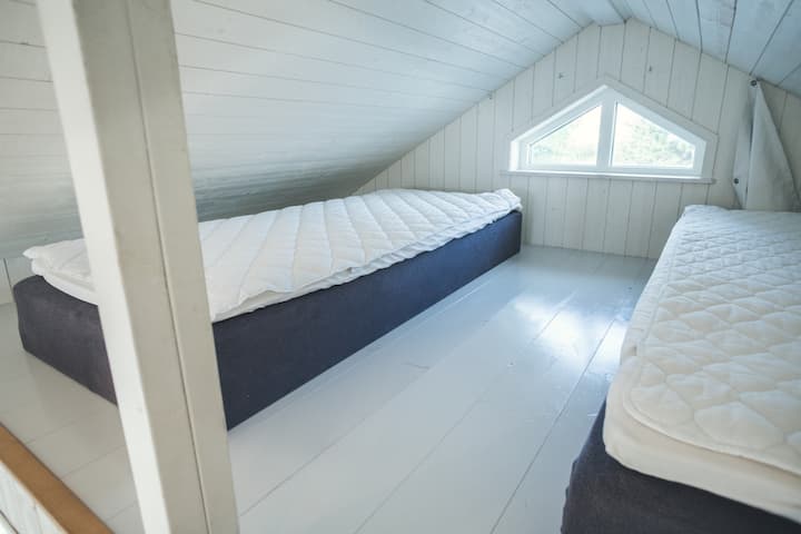 Loft para dormir con 2 camas de 90 cm