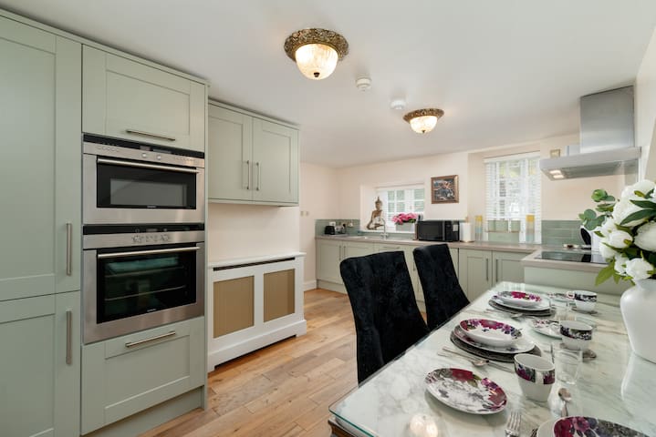 Live like a King / Queen In The City gallery image 4