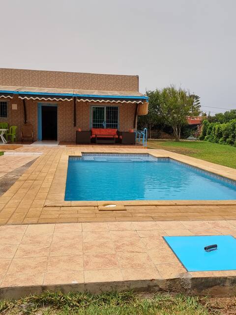 Cozy villa with pool