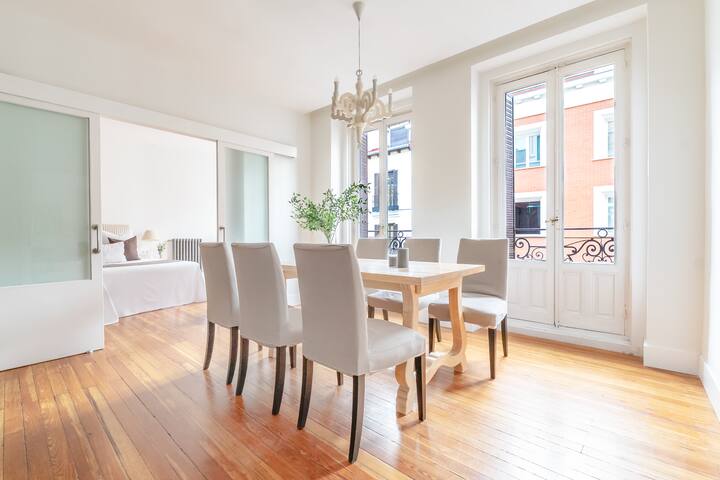 Spacious apt on Calle Preciados gallery image 4