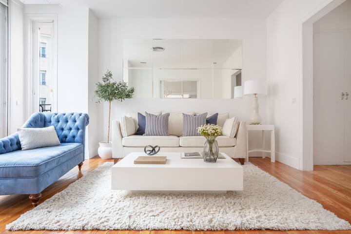 Spacious apt on Calle Preciados gallery image 3