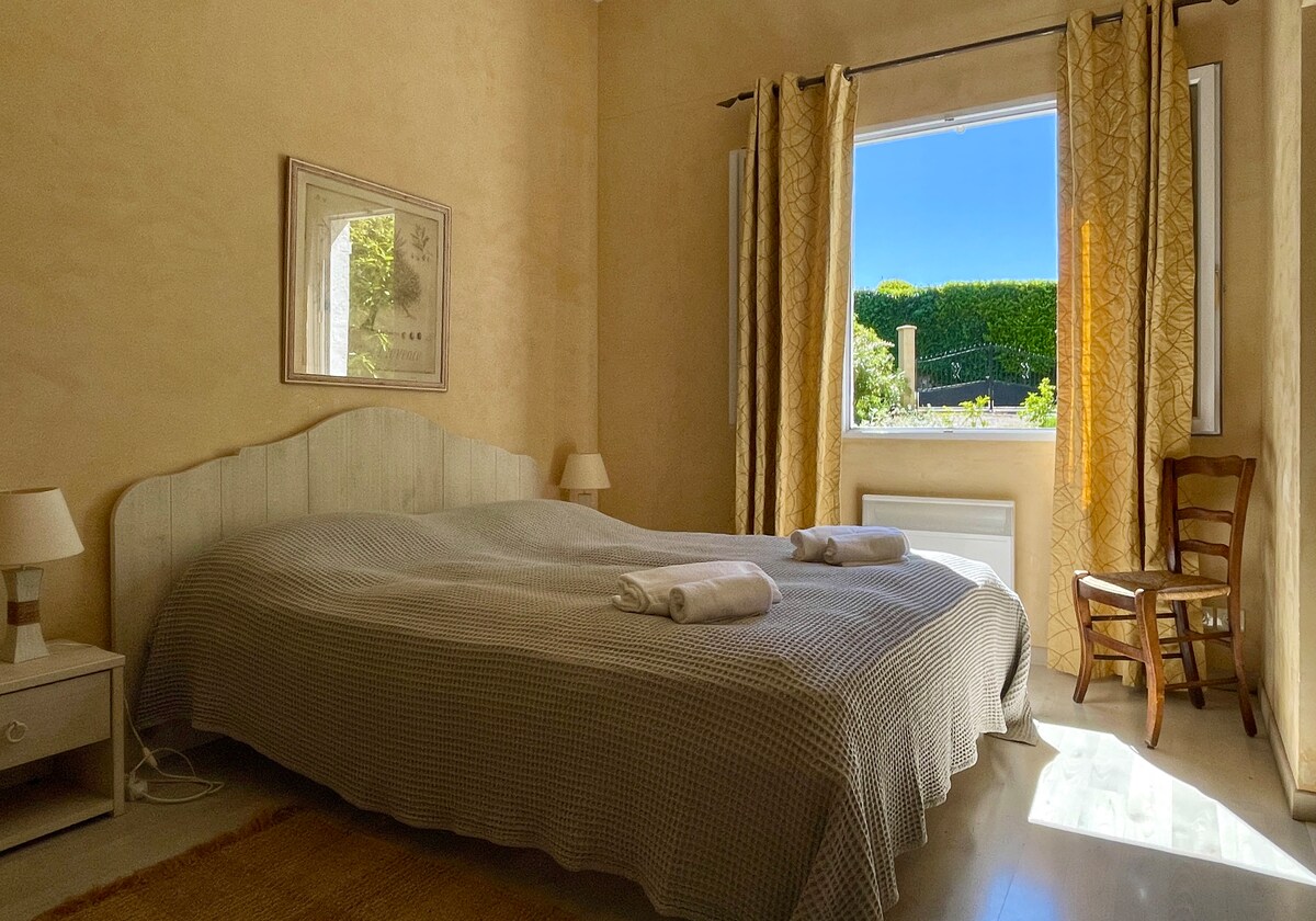 Tweepersoons kamer met ensuite badkamer