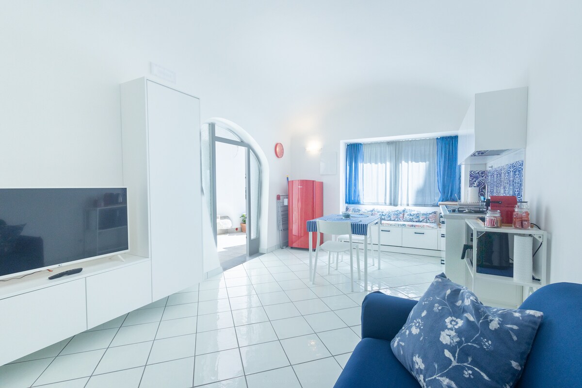 Annuncio Airbnb popolare: The little house in the Tower - Forio (Ischia) a Forio