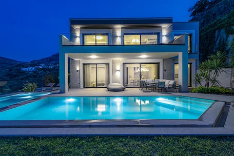 Luxury Villa: Sea & Marina Views