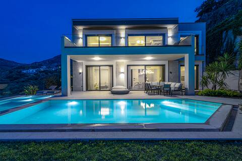 Luxury Villa: Sea & Marina Views