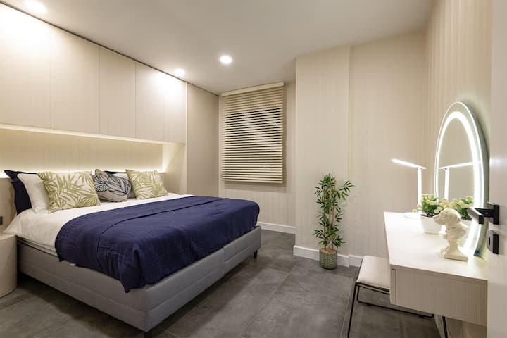 Dormitorio de invitados con baño privado