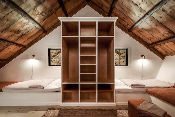 Dhoma e gjumit/TV në katin e 3-të