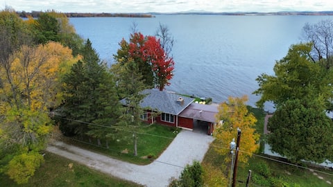 Lakefront Cottage: Gorgeous views great fishing