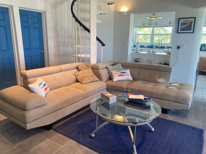 8 Gables - Waterfront Cottage - Islas Turcas y Caicos