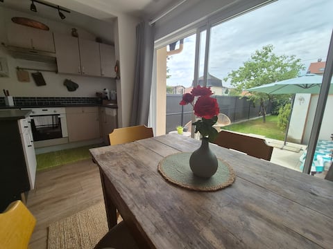 Nice cozy house, with quiet terrace garden.