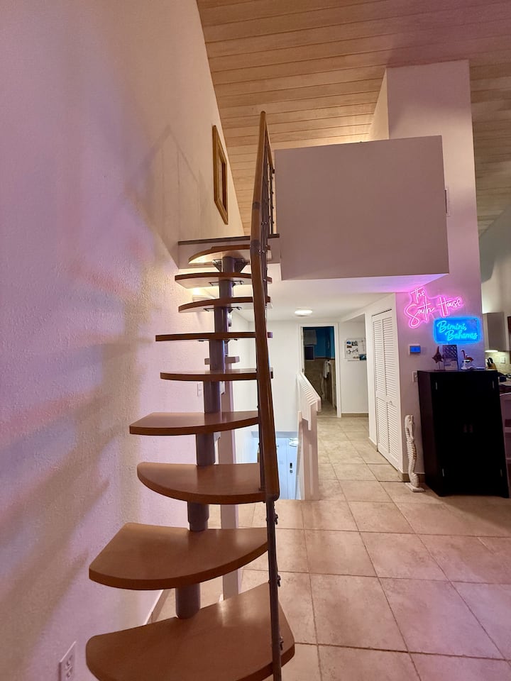 Ngazi za kwenda kwenye roshani 