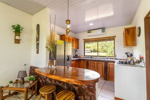 Sunny Paradise : Relaxing Hot Tub near Dominical