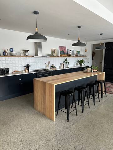 Contemporary Home in Exclusive Higgovale Estate gallery image 5