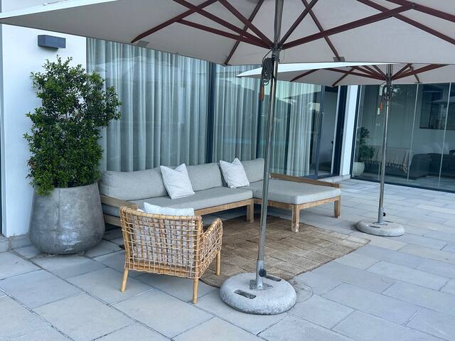 Contemporary Home in Exclusive Higgovale Estate gallery image 4