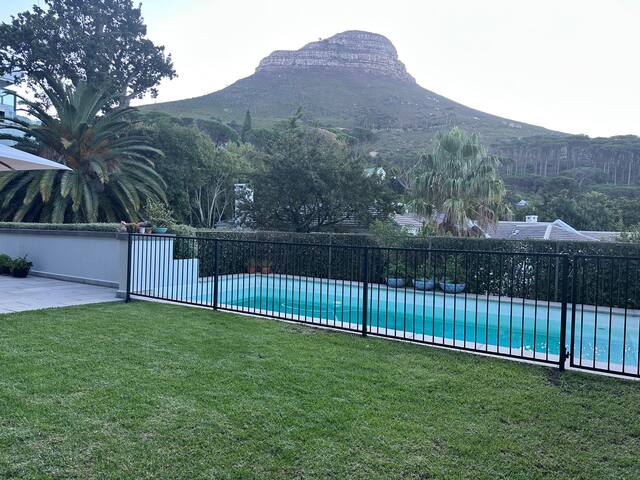 Contemporary Home in Exclusive Higgovale Estate gallery image 2