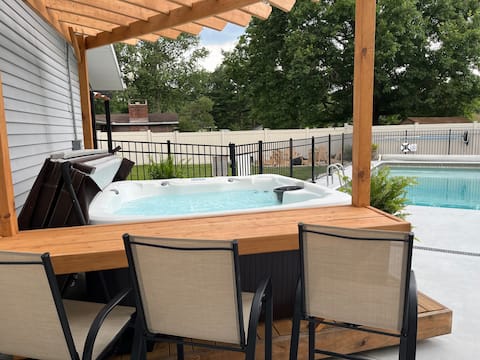 Hot Tub * Fire Pit* Wineries *Across from SPIRE