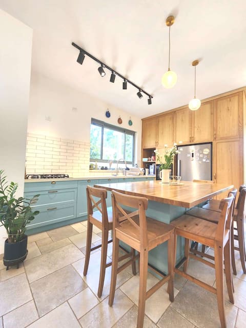 Luxurious house near the river