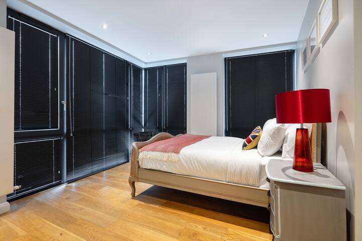 Penthouse Holborn Covent Garden Stunning ParkViews gallery image 5