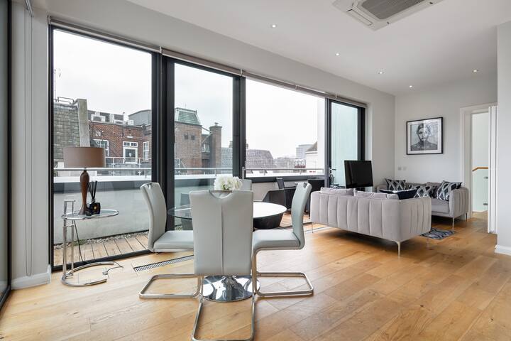 Penthouse Holborn Covent Garden Stunning ParkViews gallery image 4