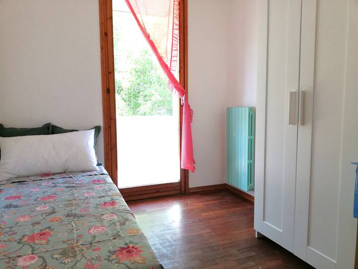 Стая с 2 отделни легла и балкон
