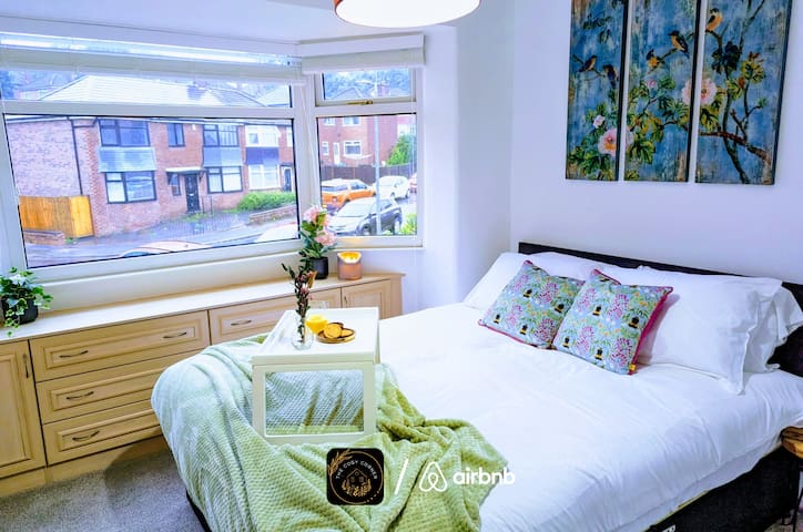 4BR House-Free Parking-Pendlebury-Transport links