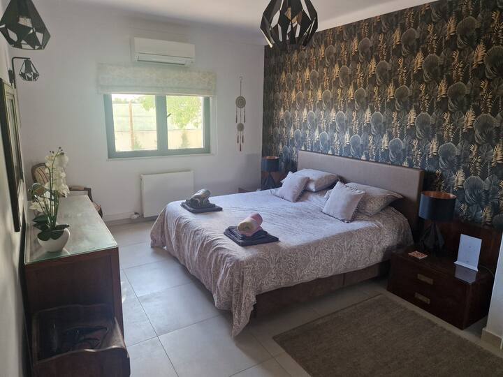 Glavna spavaća soba (bračni krevet)