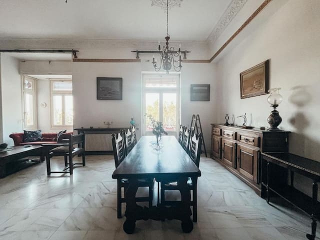 Unique sunlit house overlooking the Acropolis gallery image 4