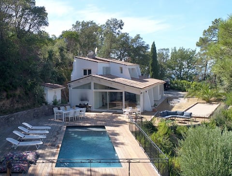Villa with stunning view on Cannes and Alps