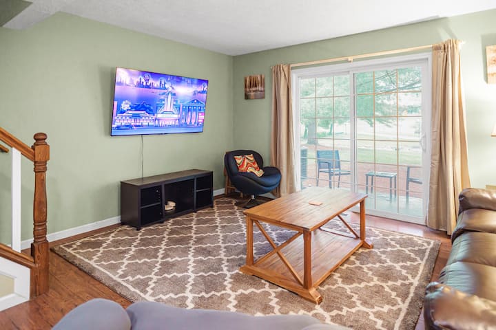 Townhouse In The Pines - Bloomington, IN
