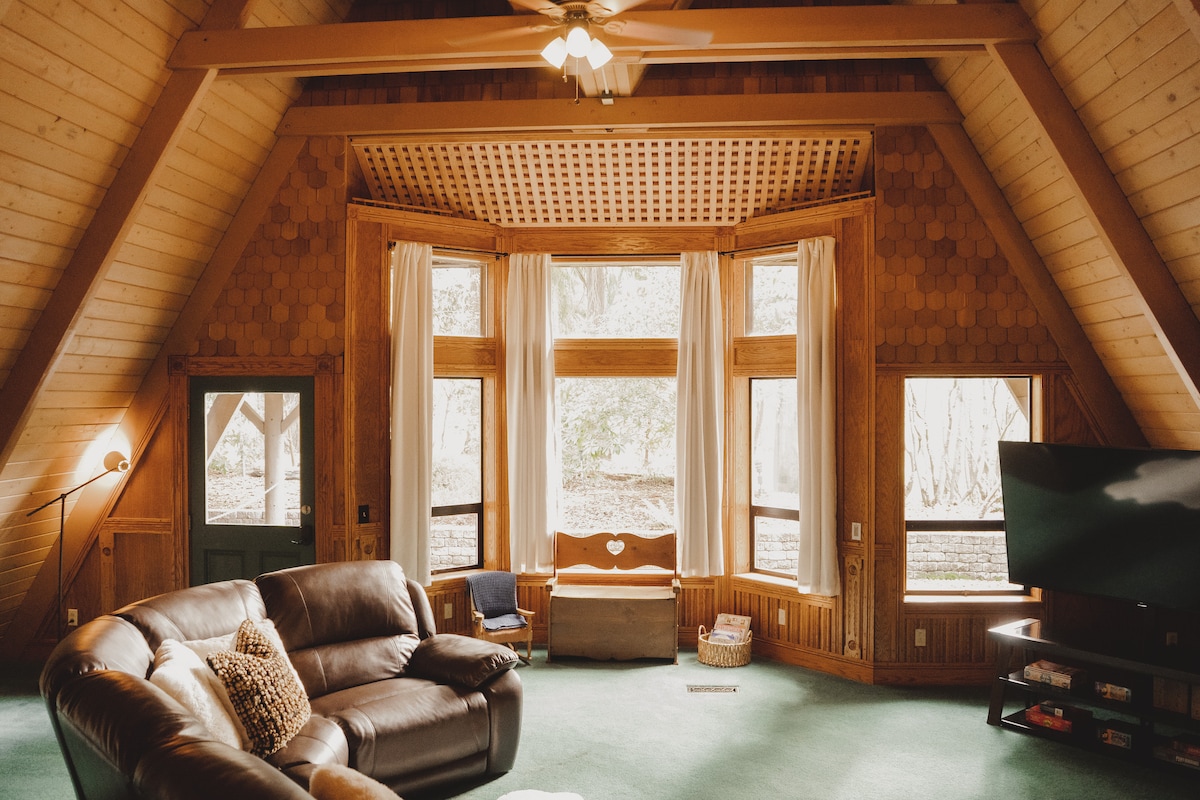 The expansive living room has a reclining sectional, smart large screen TV, board games, a play area with toys for kids, large bay windows for enjoying local wildlife,  and the coziest blankets to snuggle up in.