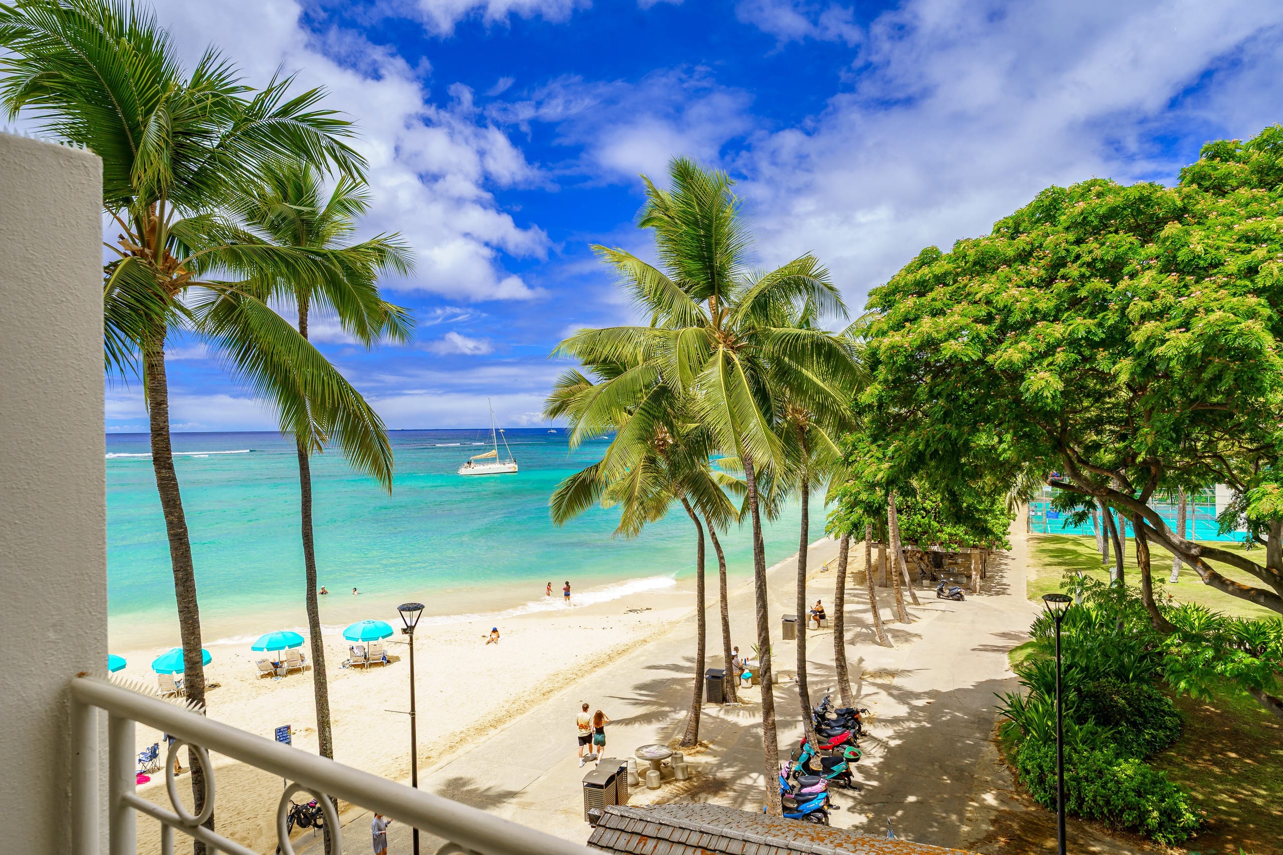 Ocean View Beachfront Luxury at Waikiki Shore #303 - Image 27