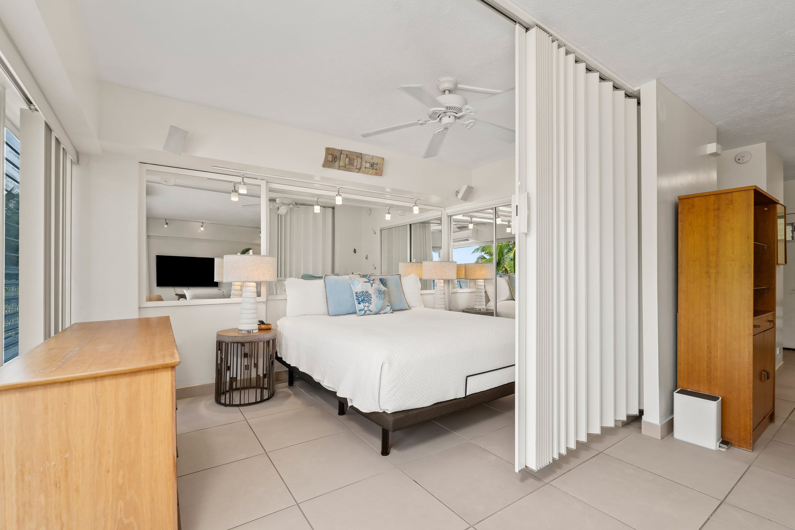 Ocean View Beachfront Luxury at Waikiki Shore #303 - Image 16