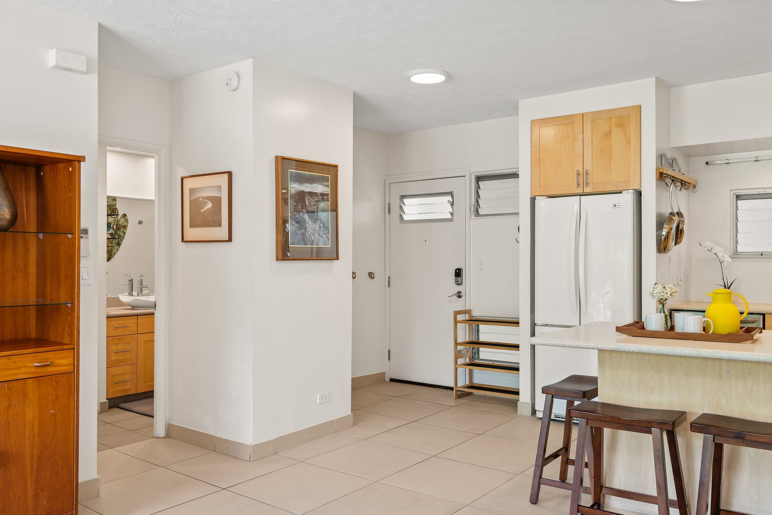 Ocean View Beachfront Luxury at Waikiki Shore #303 - Image 8