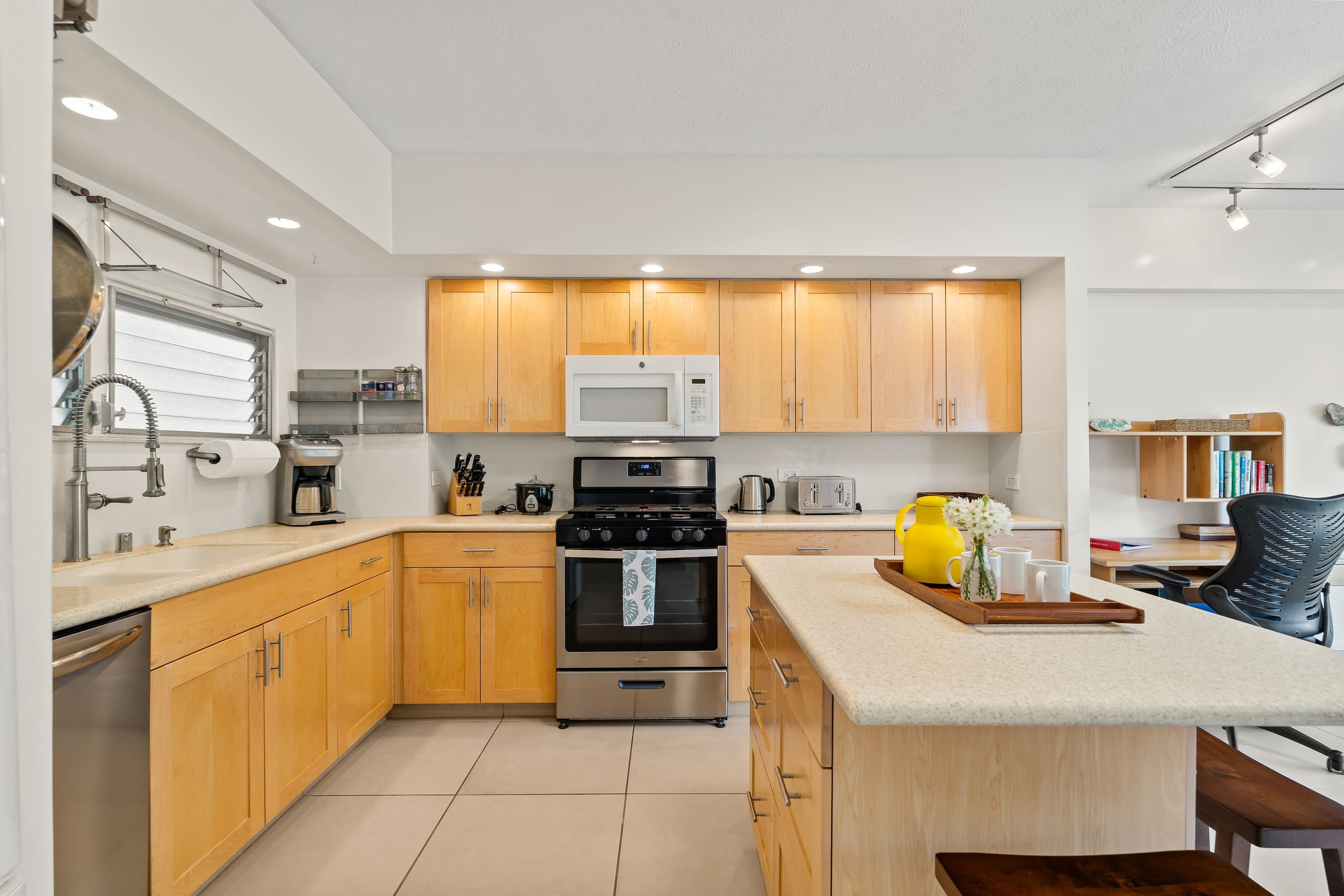 Ocean View Beachfront Luxury at Waikiki Shore #303 - Image 11