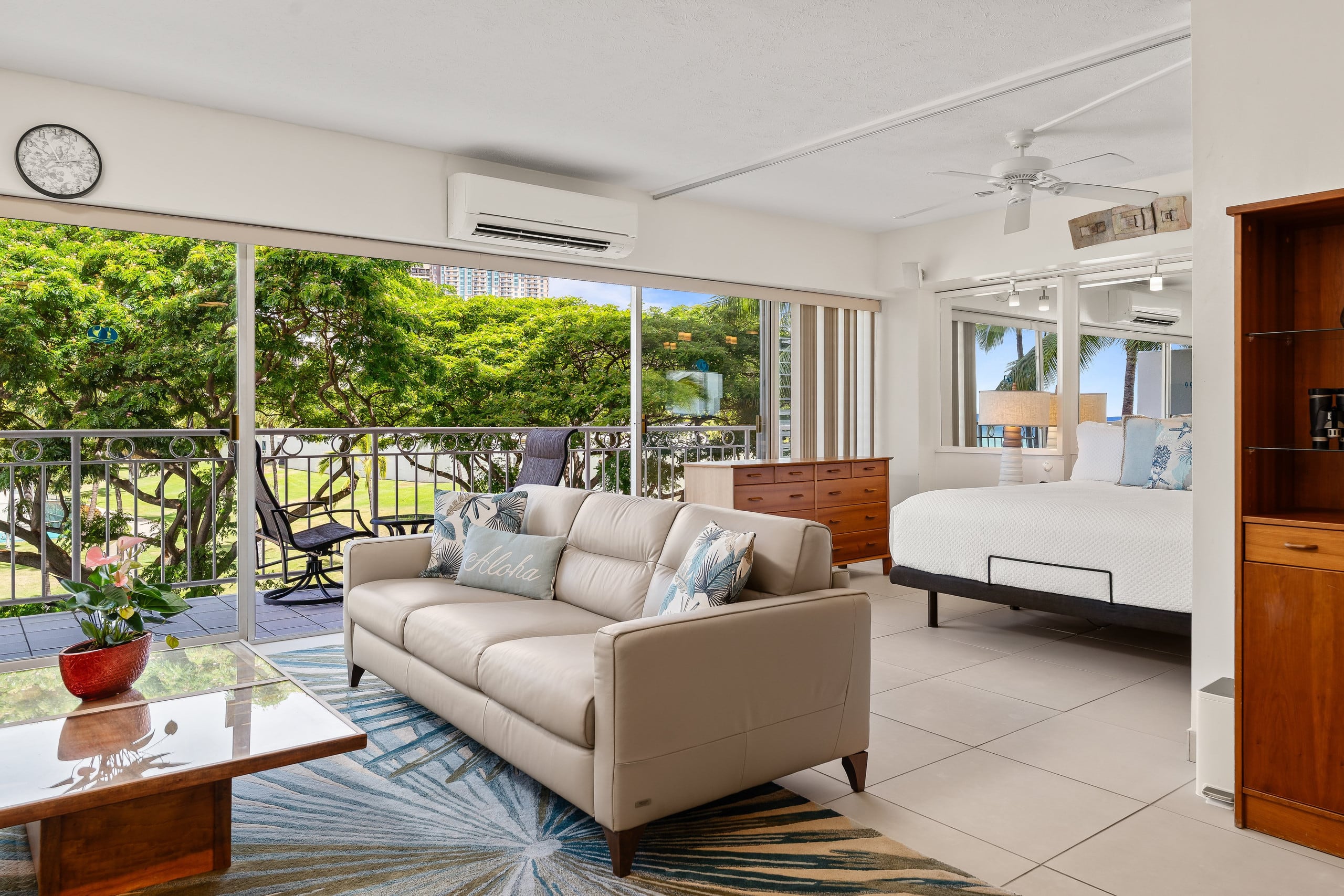 Ocean View Beachfront Luxury at Waikiki Shore #303 - Image 7