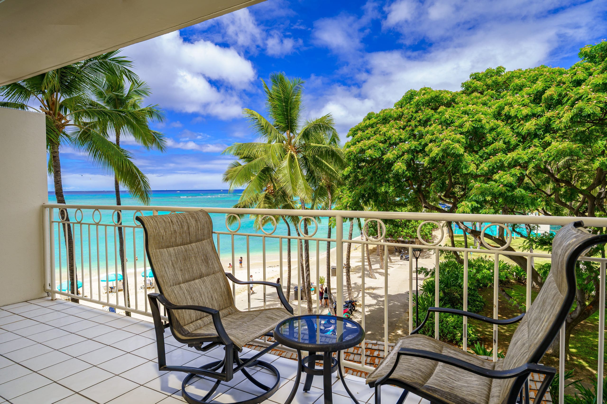 Ocean View Beachfront Luxury at Waikiki Shore #303 - Image 3