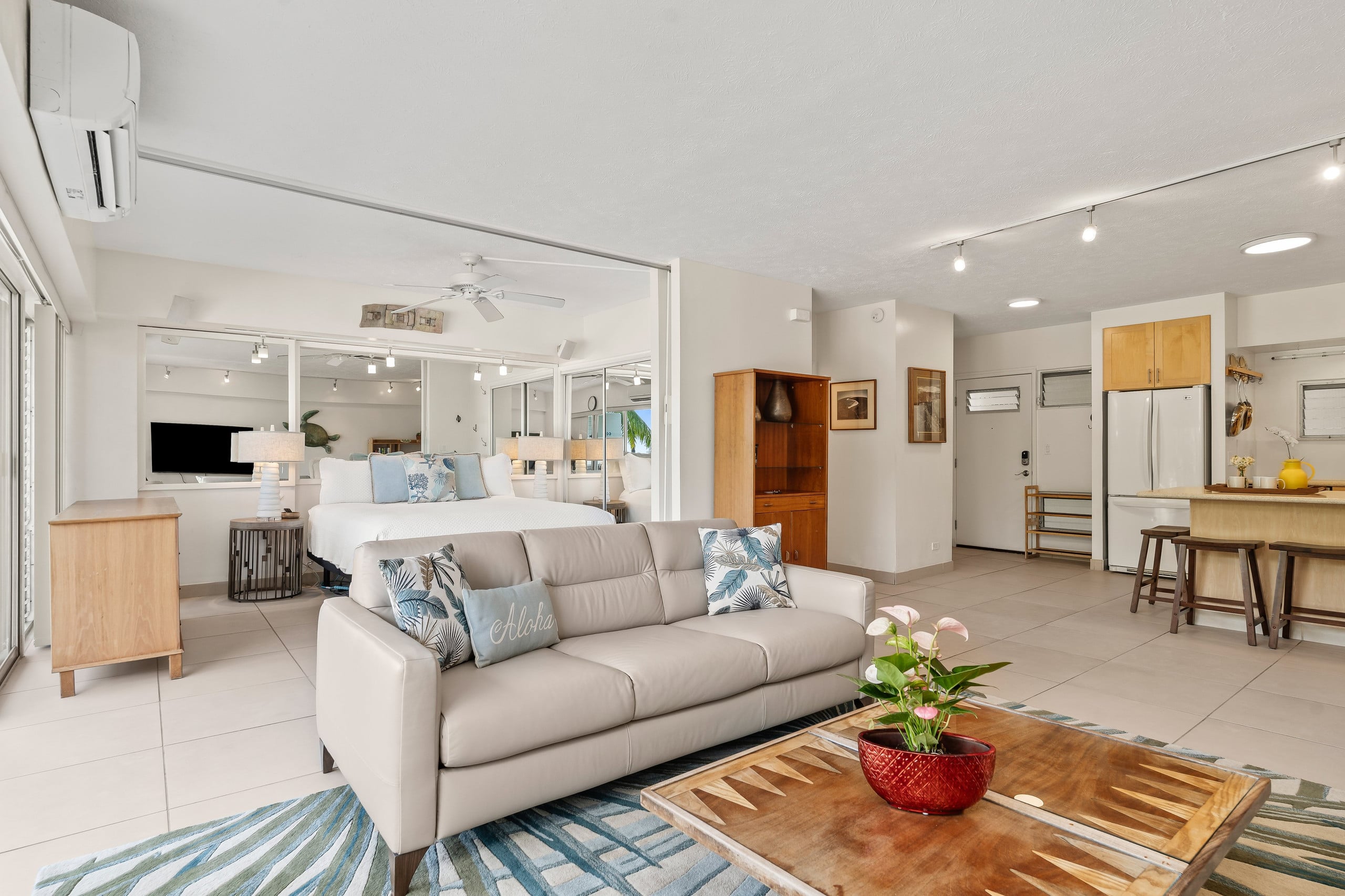 Ocean View Beachfront Luxury at Waikiki Shore #303 - Image 5
