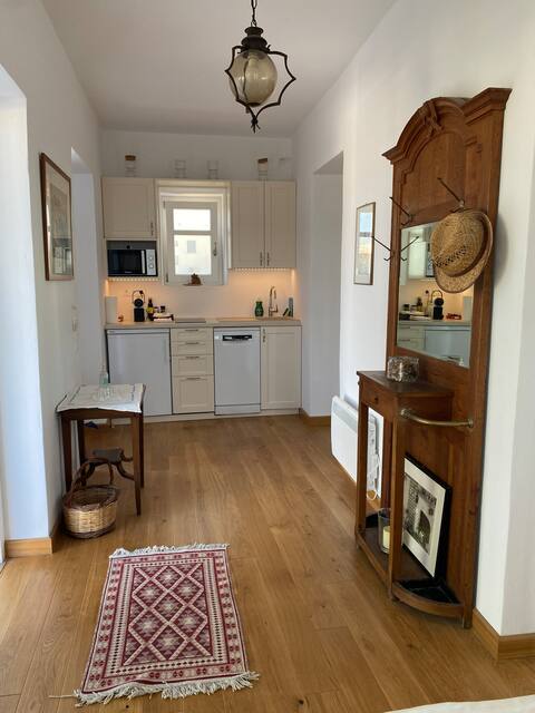 Popular Airbnb listing: Beachfront Dream House at Psaraliki in Δήμος Αντιπάρου