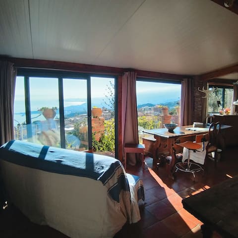 Popular Airbnb listing: House "Scacciapensieri" Taormina Little museum in Taormina