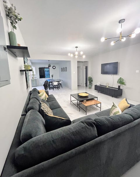 Luxury Family Villa 5 mins to beaches