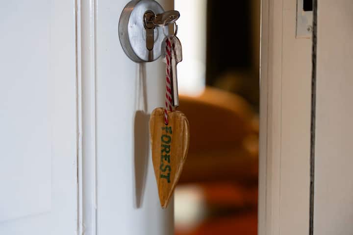 Está en la planta baja.
