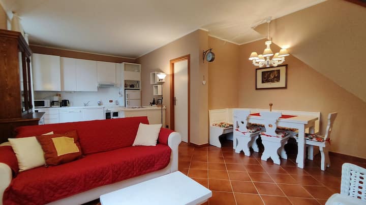 Al piano terra non è presente l'aria condizionata. Il clima del lago è abbastanza ventilato. 