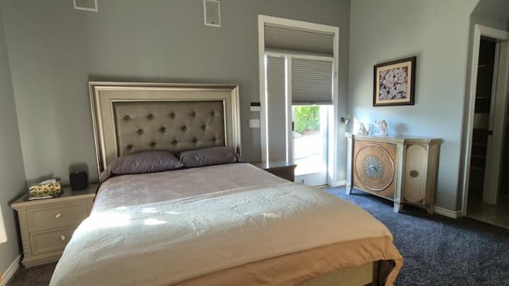 Asab Home In Black Mountain, Master Bedroom Suite - Kelowna