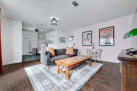Top performing Airbnb: Charming & Cozy Central ATX Duplex in Highland