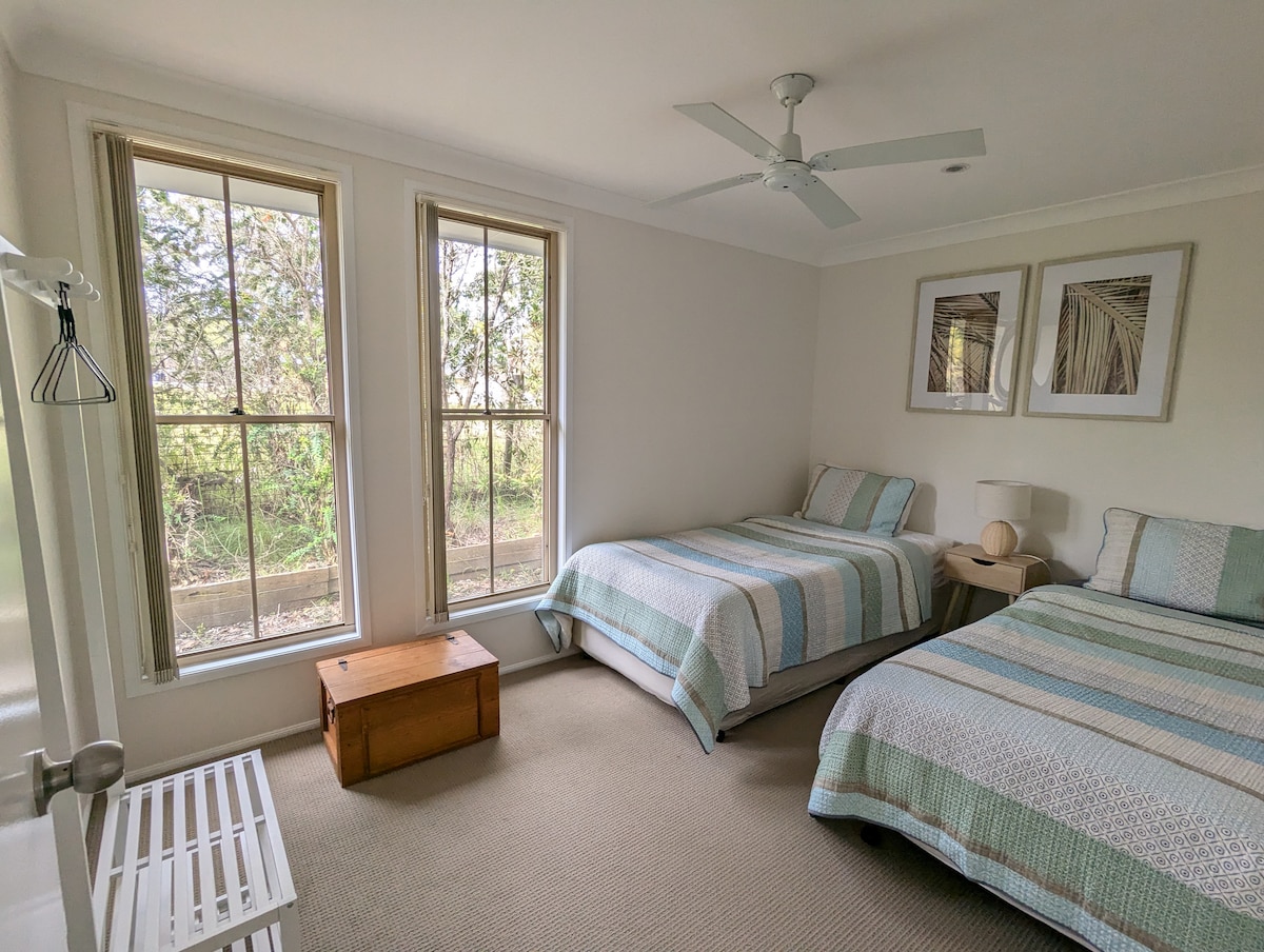 Spavaća soba br. 2 s 2 x jednostrukim krevetima