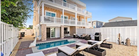 Custom Bayview Home - 8 Beds, Friday check in/out